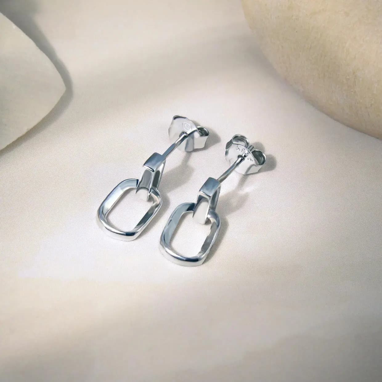 Crafting silver jewelry Crafting silver jewelry