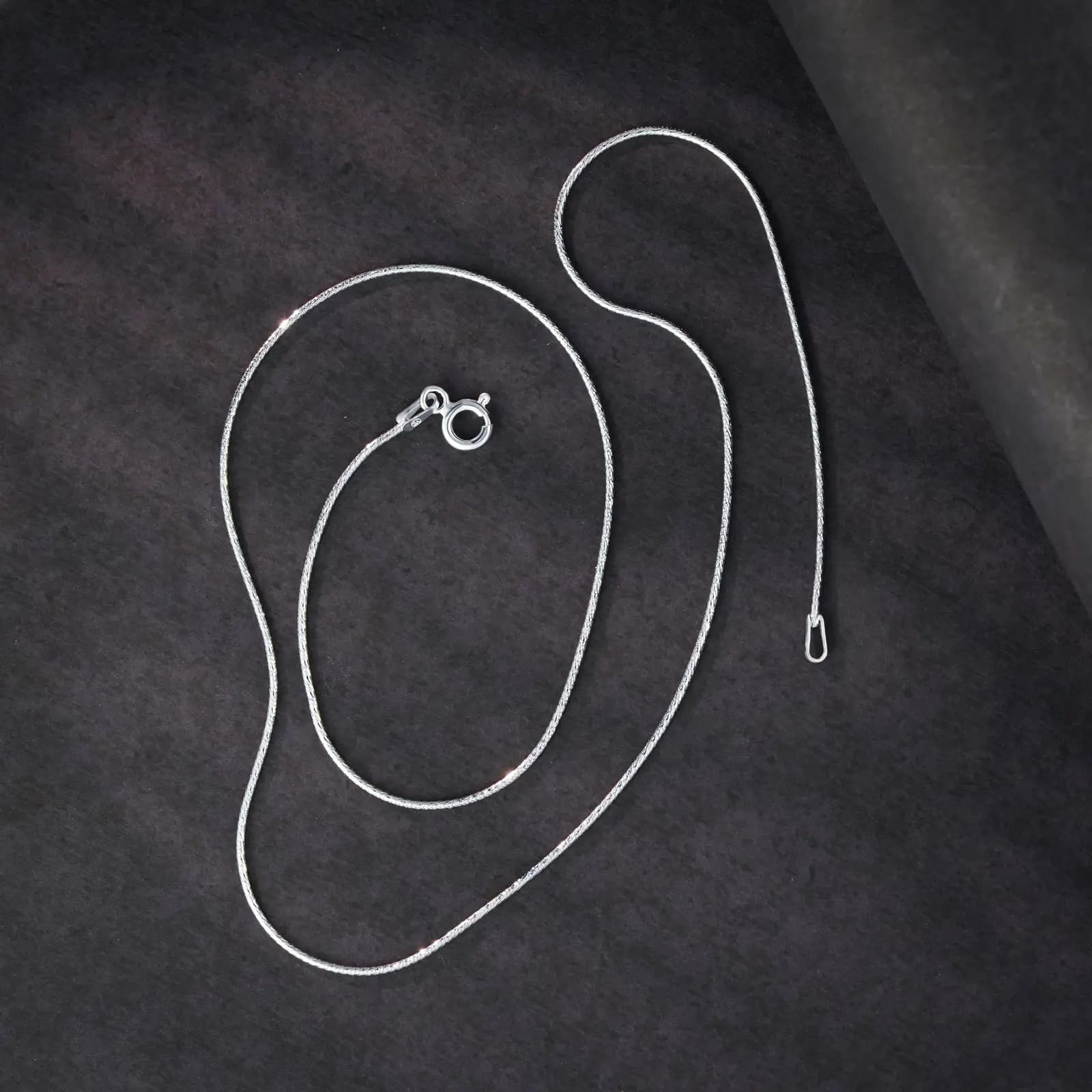 Minimalist Silver Spark Chain – 2.78g Minimalist Silver Spark Chain – 2.78g